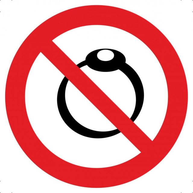 Знак С кольцами запрещено